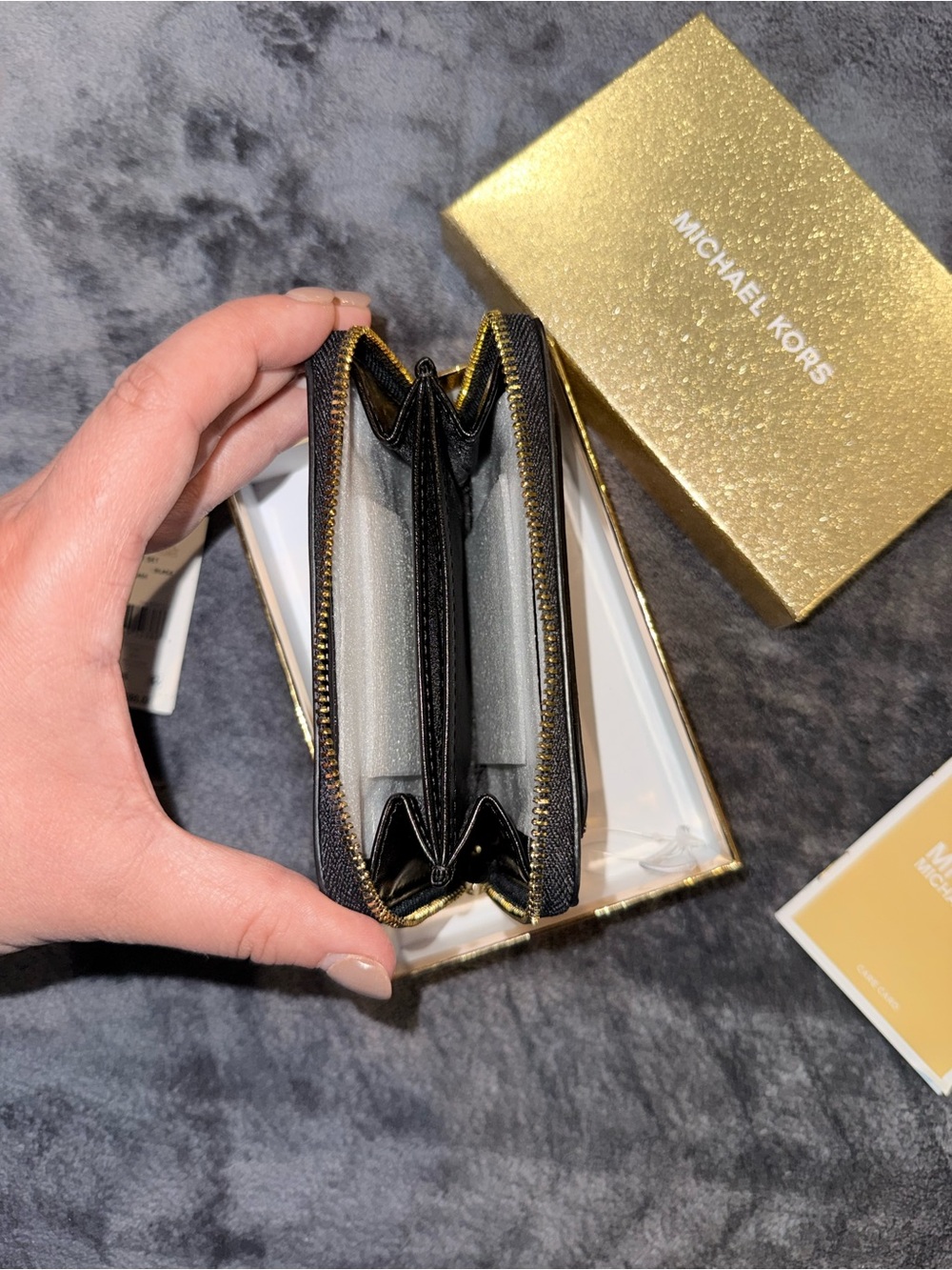 Michael Kors Jet Set Small Zip Around Card Case | Black | NWT 🖤✨ - Picture 3 of 5